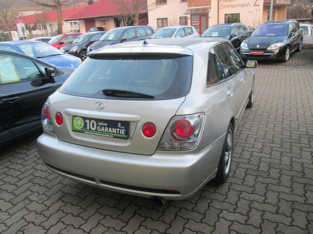 LEXUS IS 200 (01/12/2004) - 